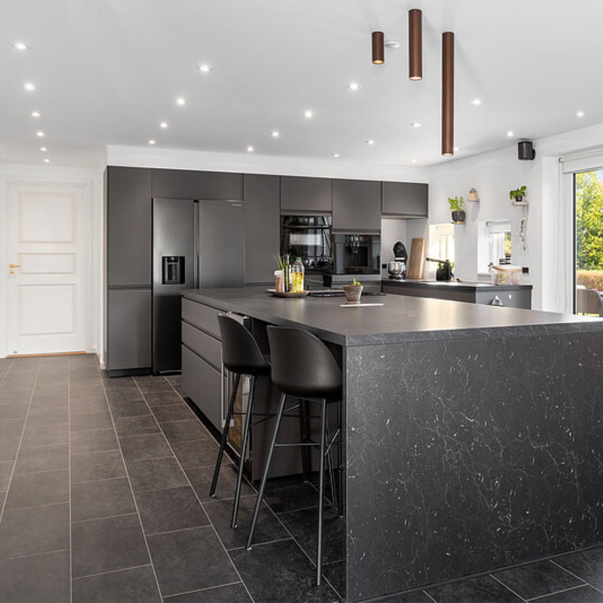 Q-Stone Nadura 10x283 Elegance Black